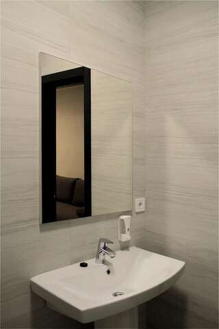 Апартаменты Solo Apartment Ahmatovoy Киев Улучшенный номер с диваном-13